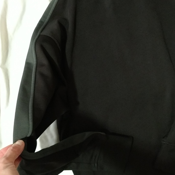 Men's medium 2/3 zip jacket. - Picture 6 of 7